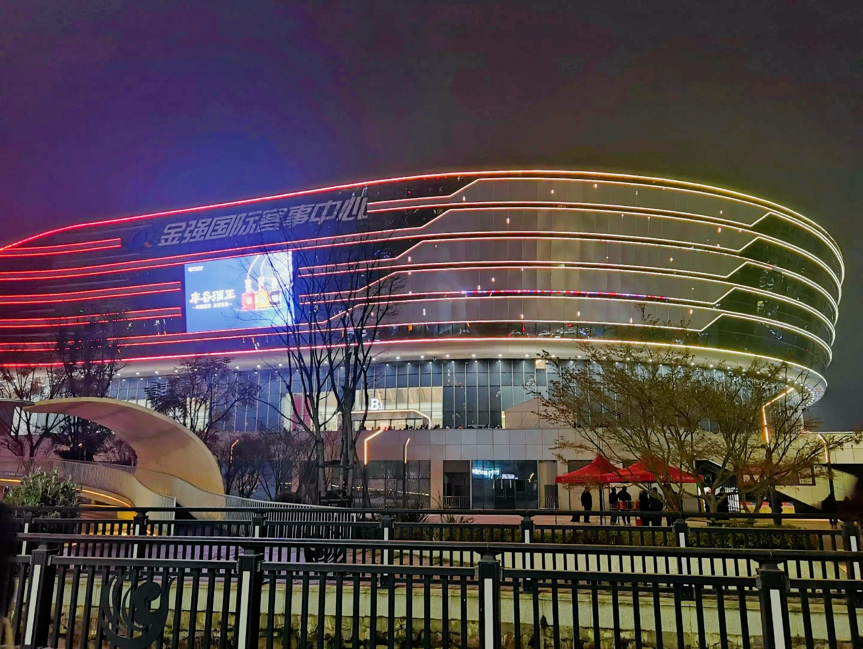 开云体育最新网址-东契奇重返赛场,败北首场状态出色,尤文图斯观众沸腾!赢得满堂喝彩-开云体育最新网址