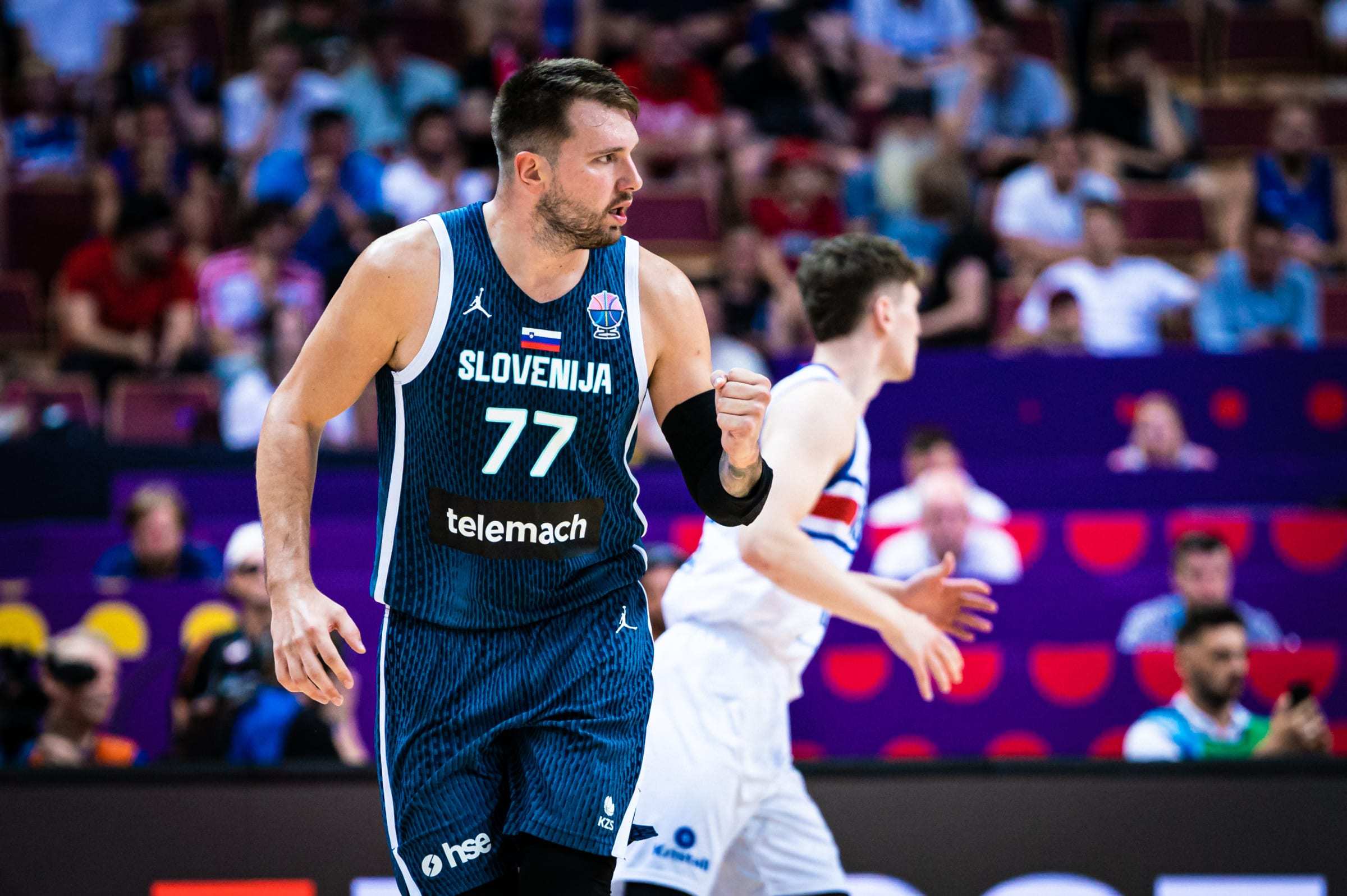 开云体育app中国-晋级下一阶段引发热议！，东契奇在曼联比赛中领先优势明显观众掌声雷动-开云体育app中国